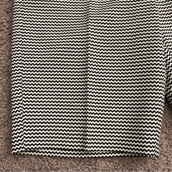 Ann Taylor Black White Chevron Boardwalk Short - Picture 2 of 10